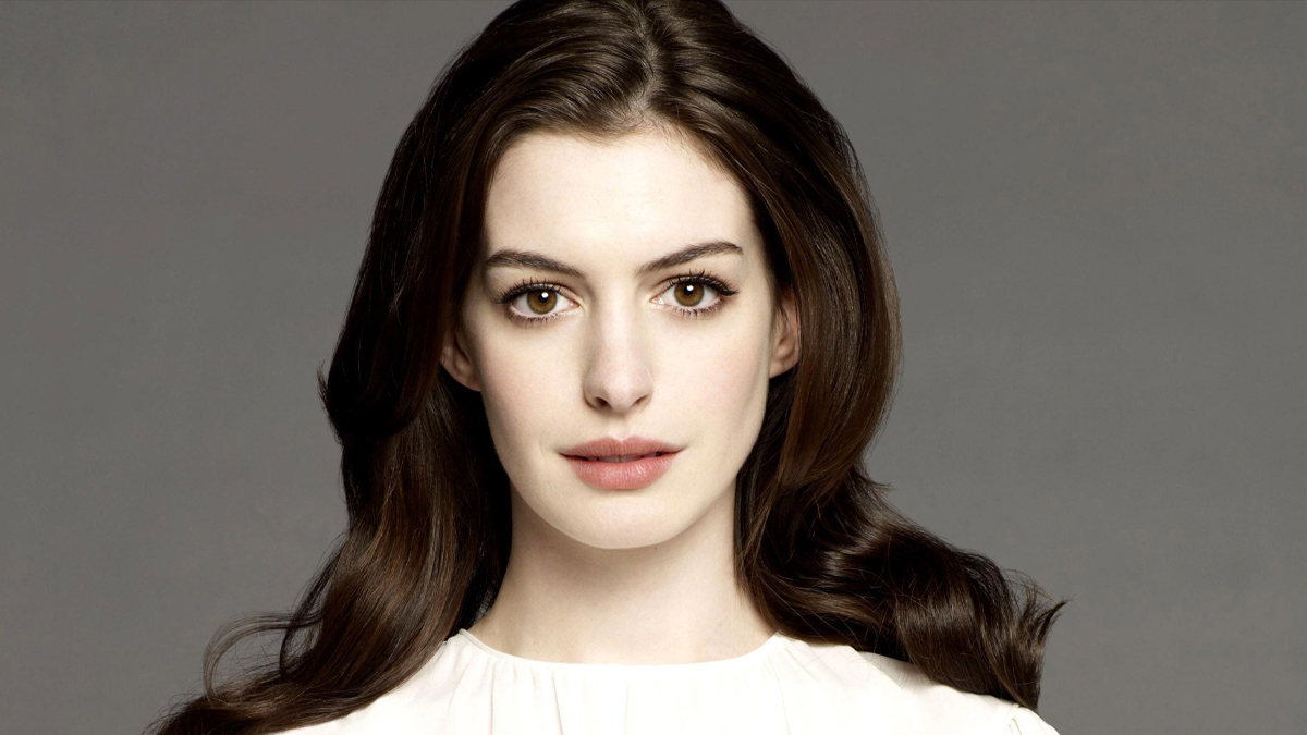  Anne Hathaway Akan Hadir di Acara Puncak KTT G20 Bali