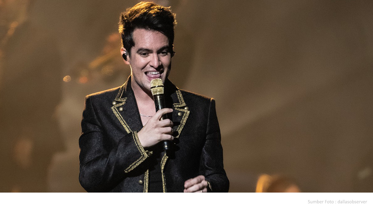  Brendon Urie Umumkan Panic! At the Disco Bubar