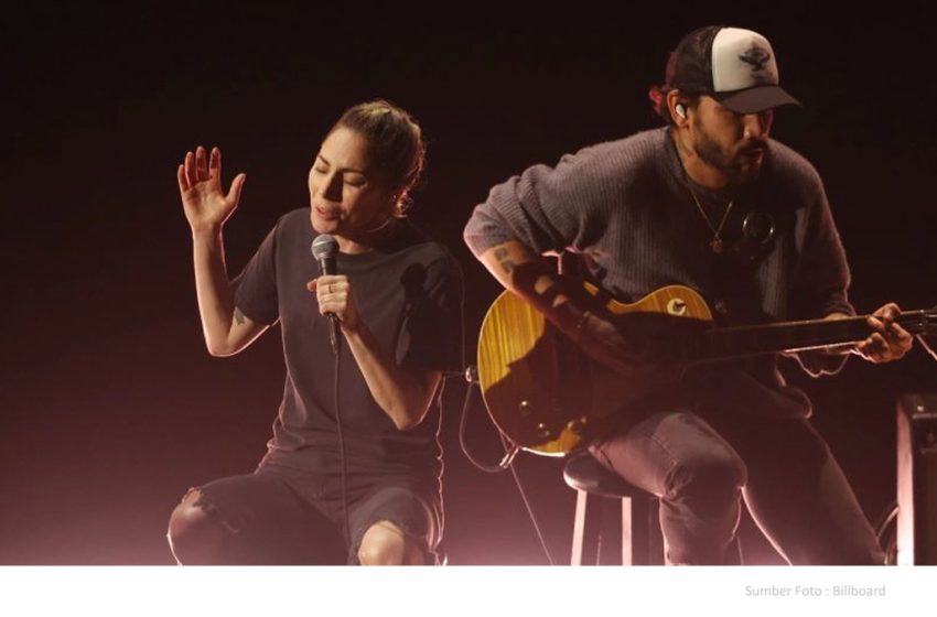  Beri Kejutan, Lady Gaga Bawakan Lagu Hold My Hand di Oscar 2023