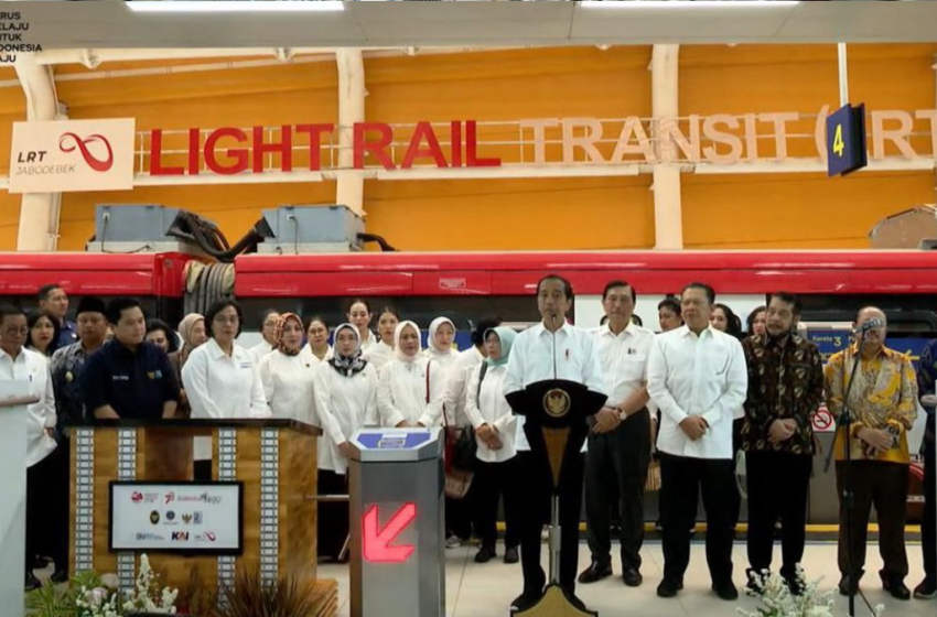  Presiden Jokowi Resmikan LRT Jabodebek yang Mulai Beroperasi Siang Ini
