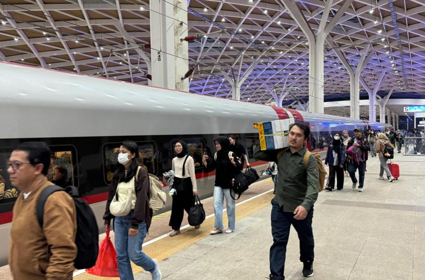  H+3 Lebaran Whoosh Masih Ramai, KCIC Perkirakan Volume Kembali 20 Ribu Lebih